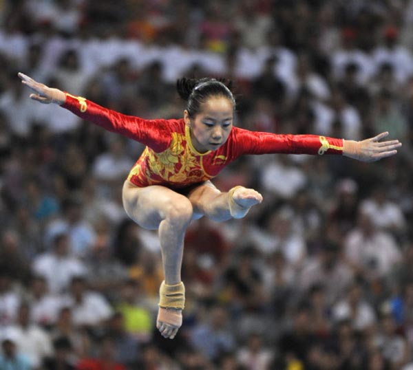恭喜！中国体操又一17岁美少女崛起：自由操夺冠翩翩起舞美如精灵